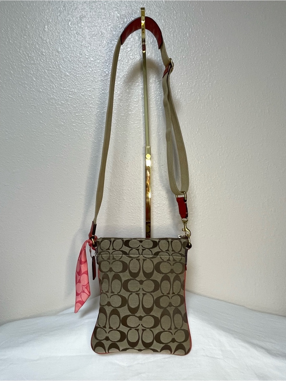 Coach Hamptons Signature Canvas Swingpack Crossbody with Original Twilly & Tag - Picture 3 of 16